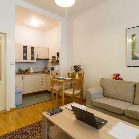 Zahrebska 4* Prague