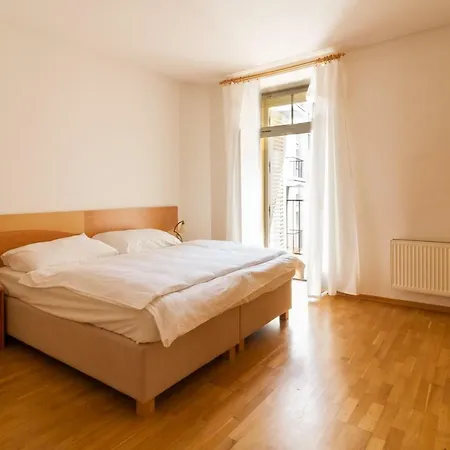 Zahrebska 4* Prague