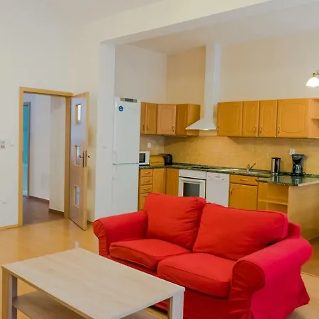 Zahrebska 4*